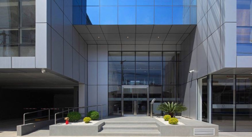 Alquiler moderna e iluminada oficina implementada en el Centro Empresarial Plexus-San Miguell